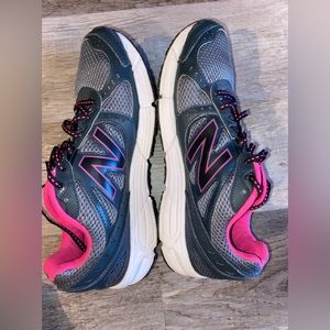New Balance 495 Women’s Walking Sneakers Gray Pink Size 9